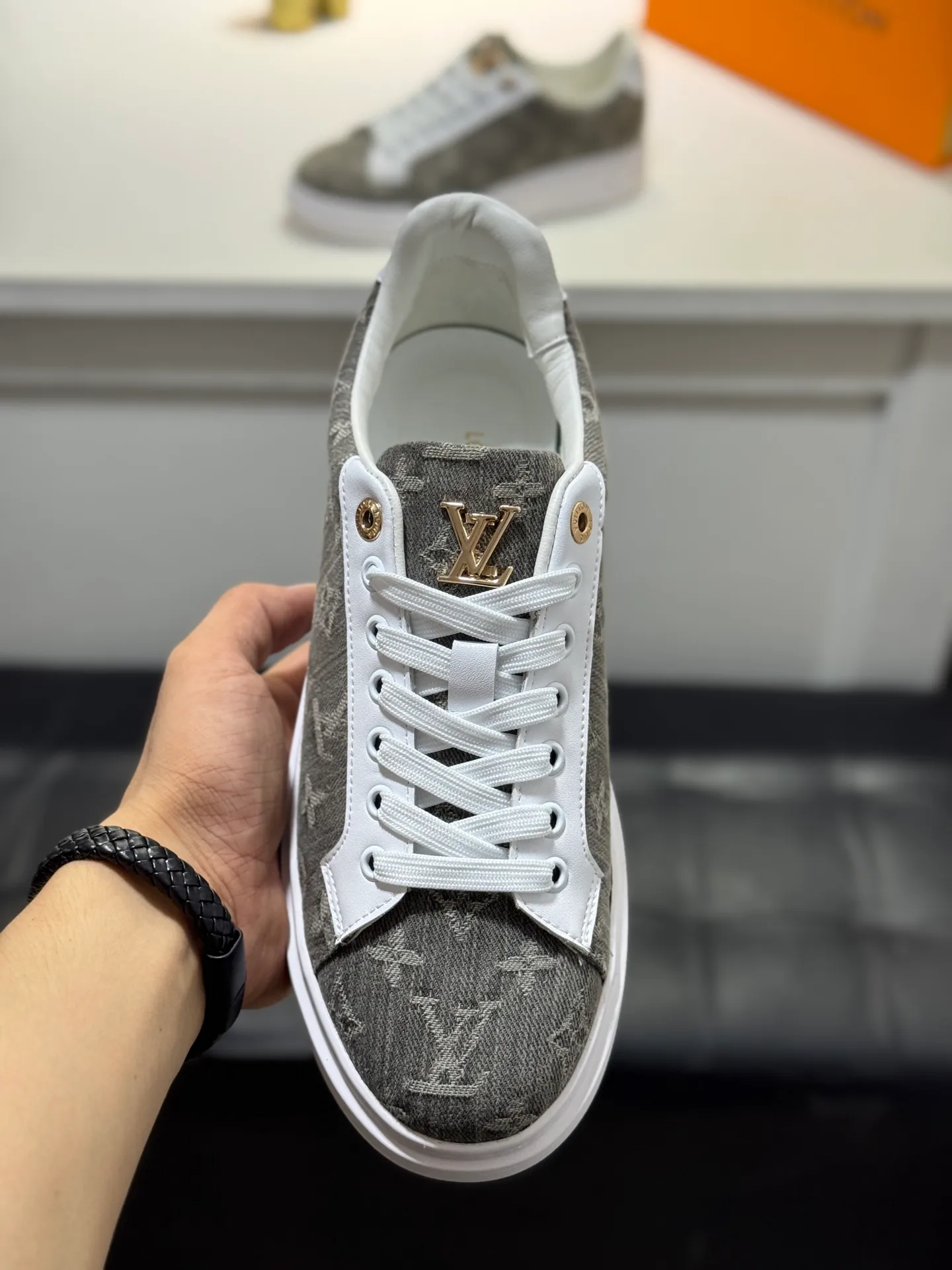 Men's shoes 💰400 [New style] 🐞🐞Top original order - LV [Louis Vuitton] counter new men's casual series! 🔥Globally limited edition💯The upper is made of cowhide with sheepskin lining➕Original rubber outsole, which is lighter and non-slip. Fashion focuses on trends, versatile and hot styles, simple yet tasteful! Exudes a fashionable and casual atmosphere, fashion is at your feet, and you are full of confidence! Multiple colors available. A must-have for fashionistas! Size: 38-44 (45 customized